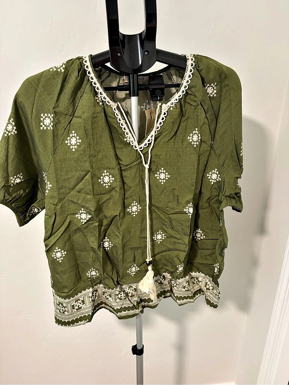 Vivilli Floral Lace Trim Blouse in Green & White Size Medium NWT